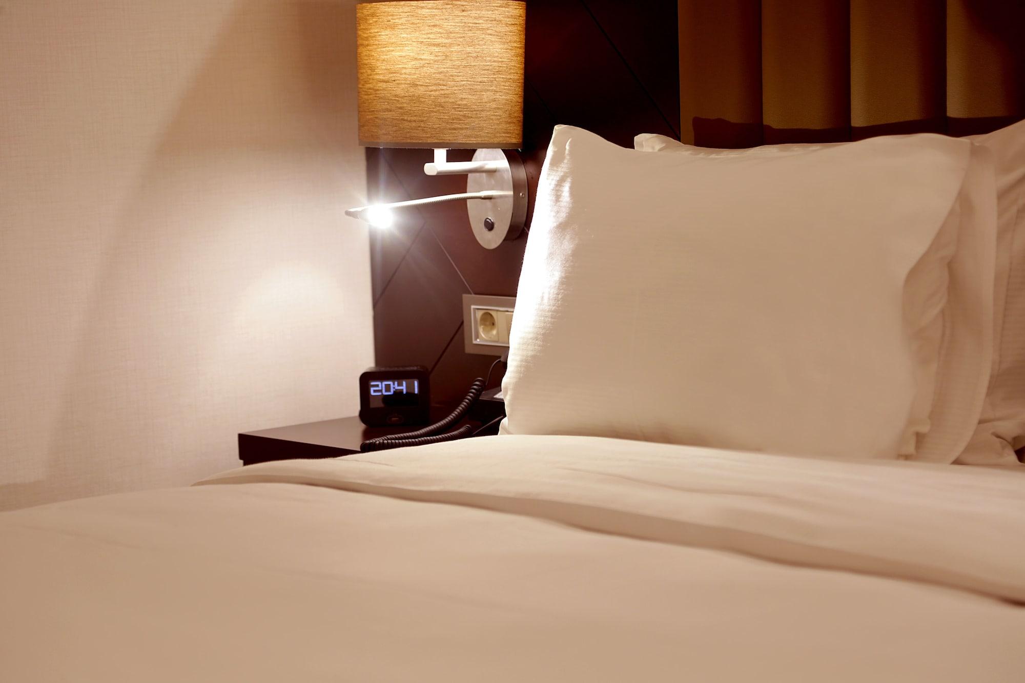 מלון Doubletree By Hilton Istanbul Umraniye מראה חיצוני תמונה A digital alarm clock