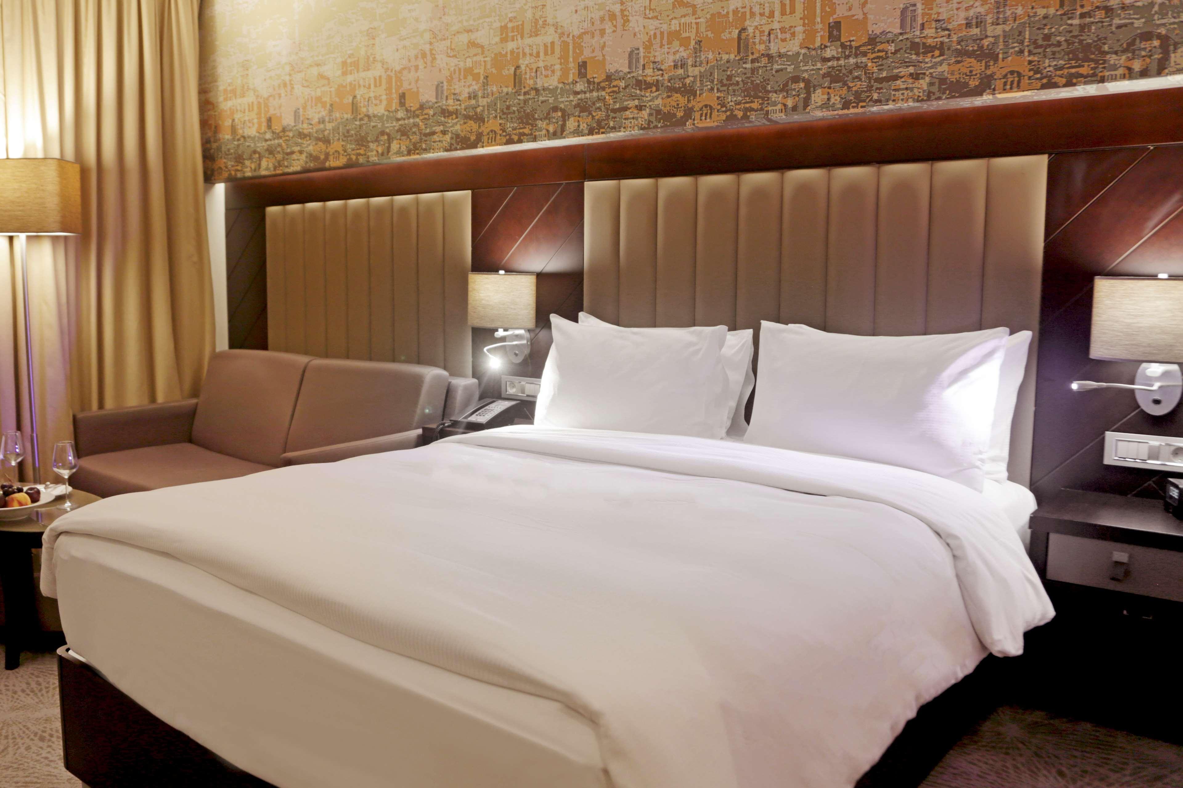 מלון Doubletree By Hilton Istanbul Umraniye מראה חיצוני תמונה A bed