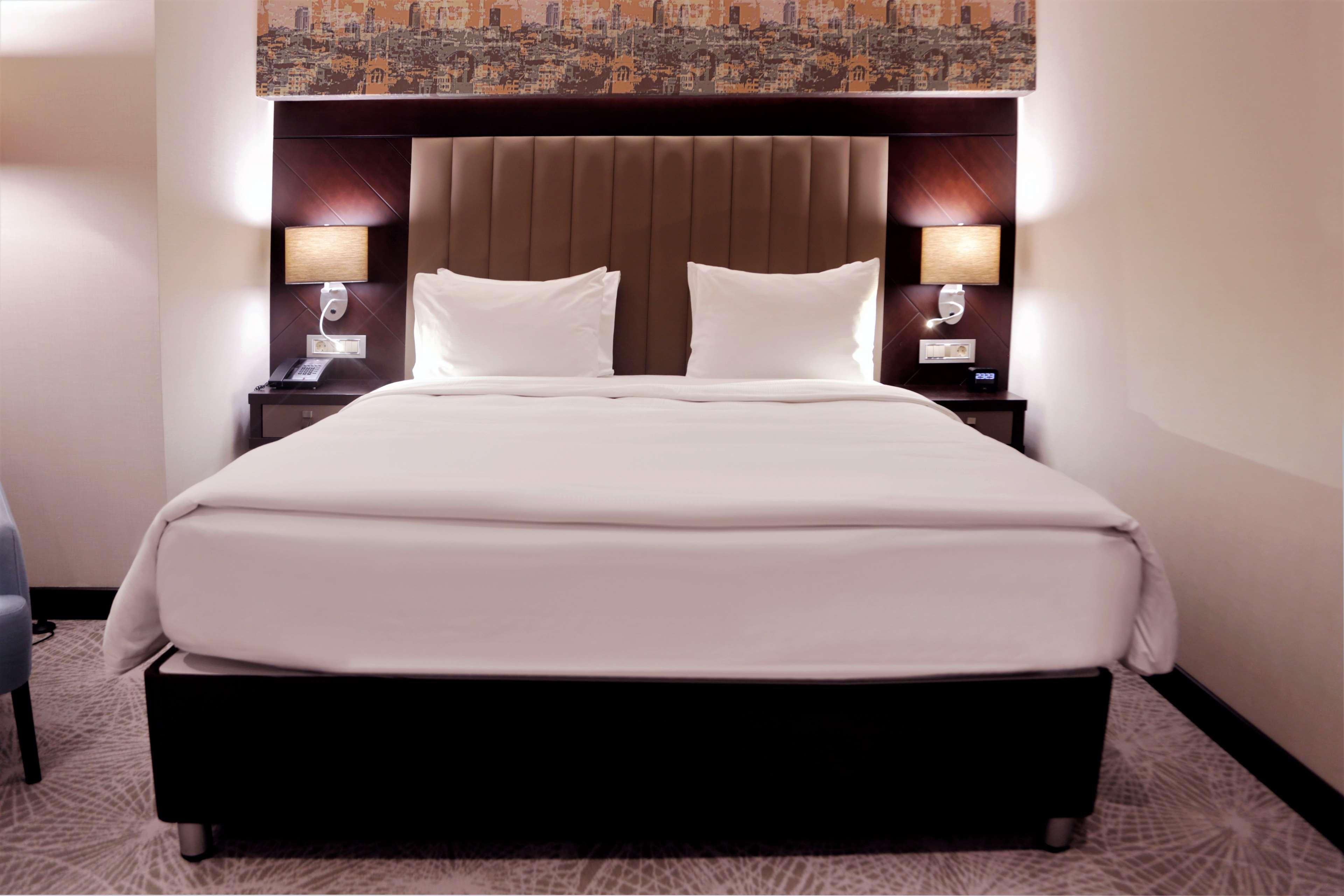 מלון Doubletree By Hilton Istanbul Umraniye מראה חיצוני תמונה A bed