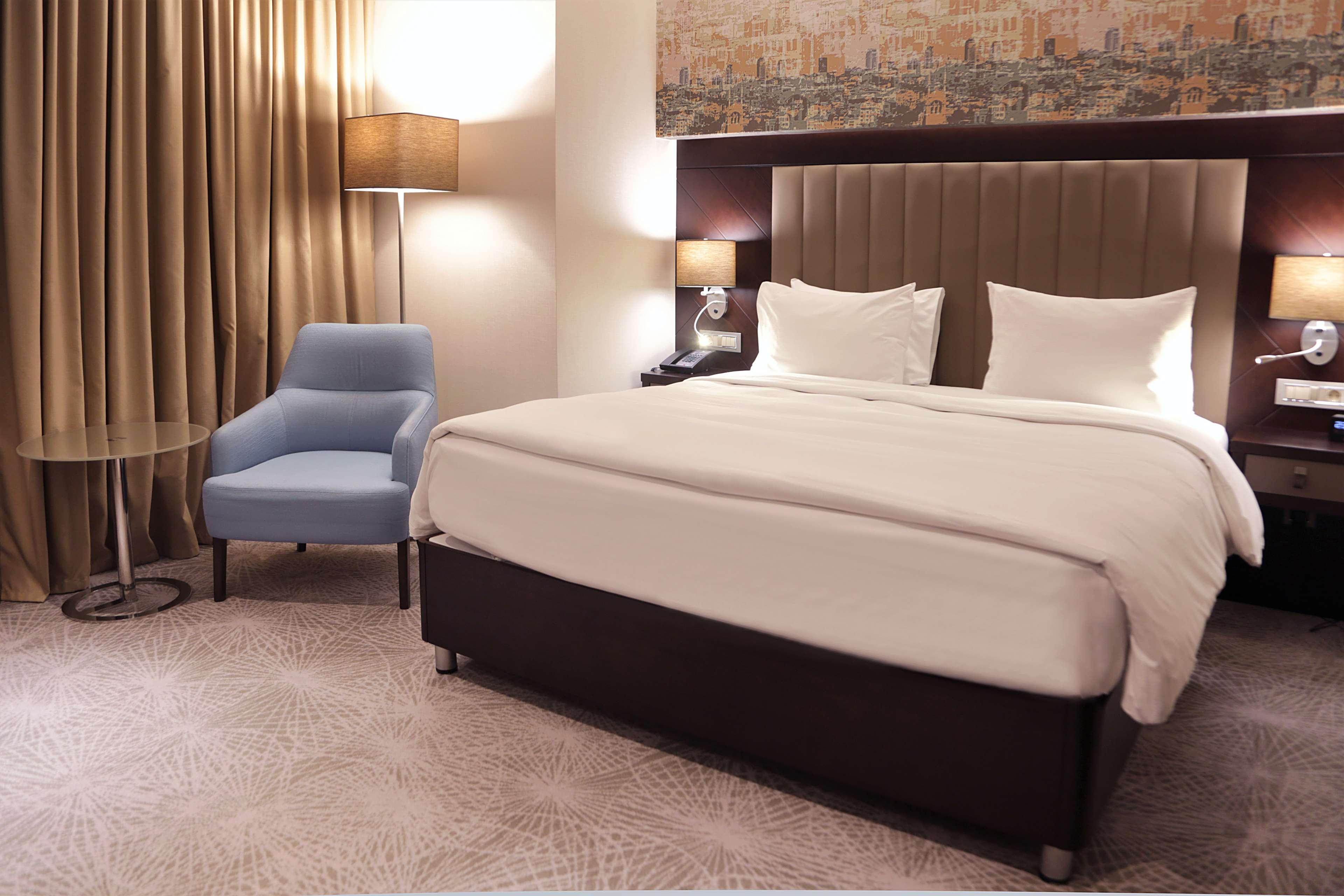 מלון Doubletree By Hilton Istanbul Umraniye מראה חיצוני תמונה A room at the hotel