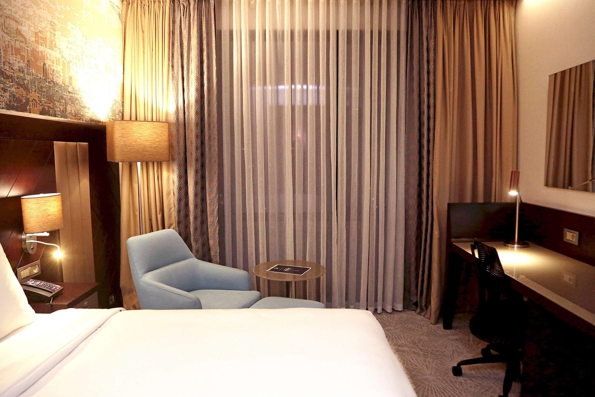 מלון Doubletree By Hilton Istanbul Umraniye מראה חיצוני תמונה A room at the hotel