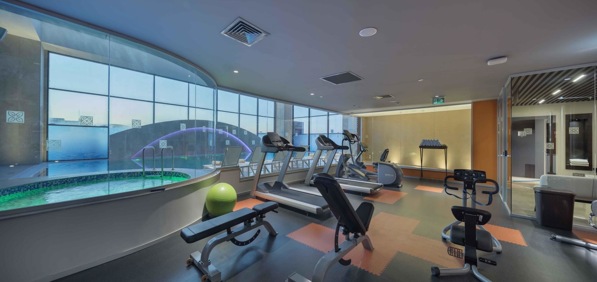 מלון Doubletree By Hilton Istanbul Umraniye מראה חיצוני תמונה The gym at the hotel